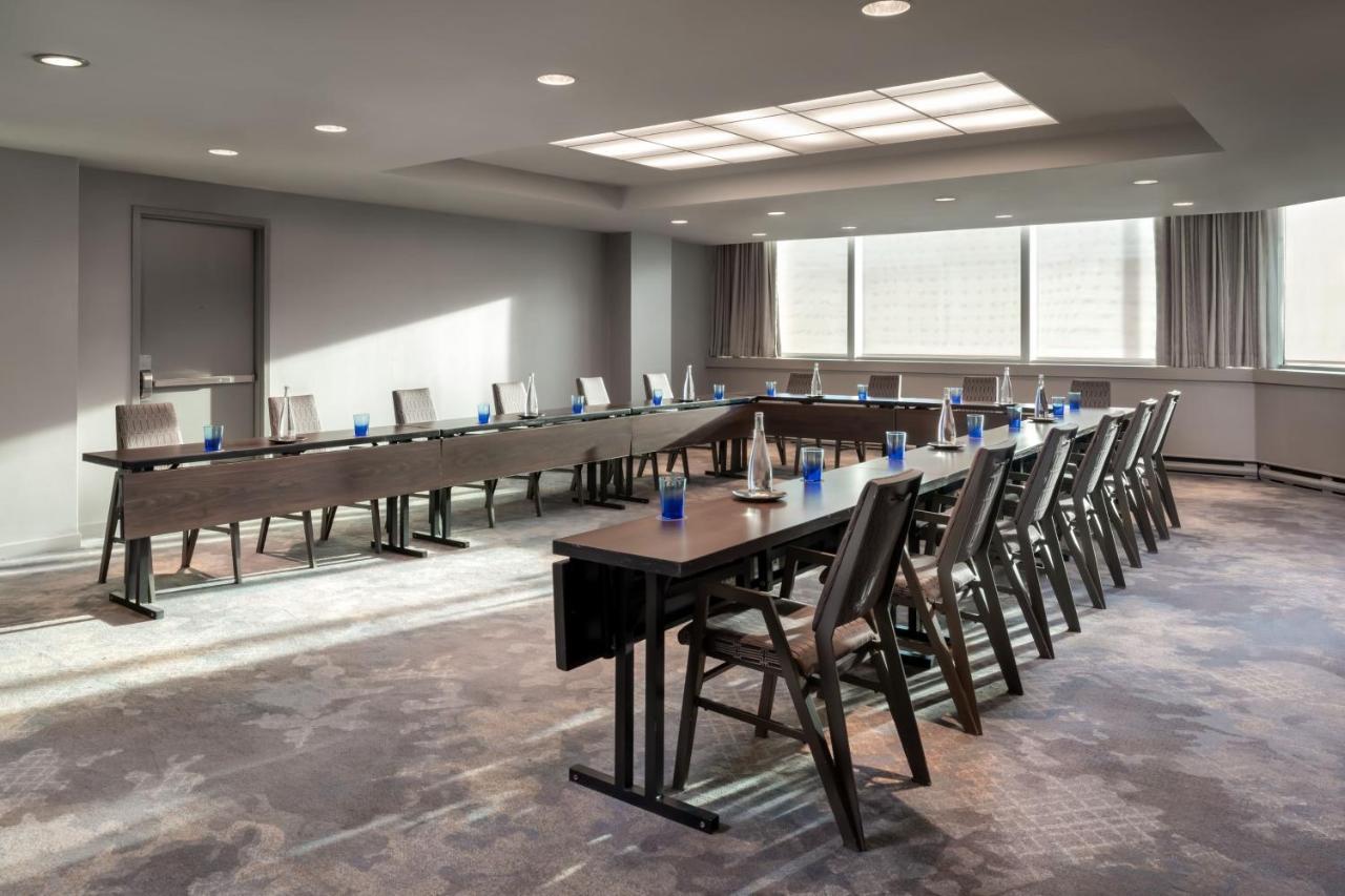 Sheraton Gateway In Toronto International Airport Hotel
