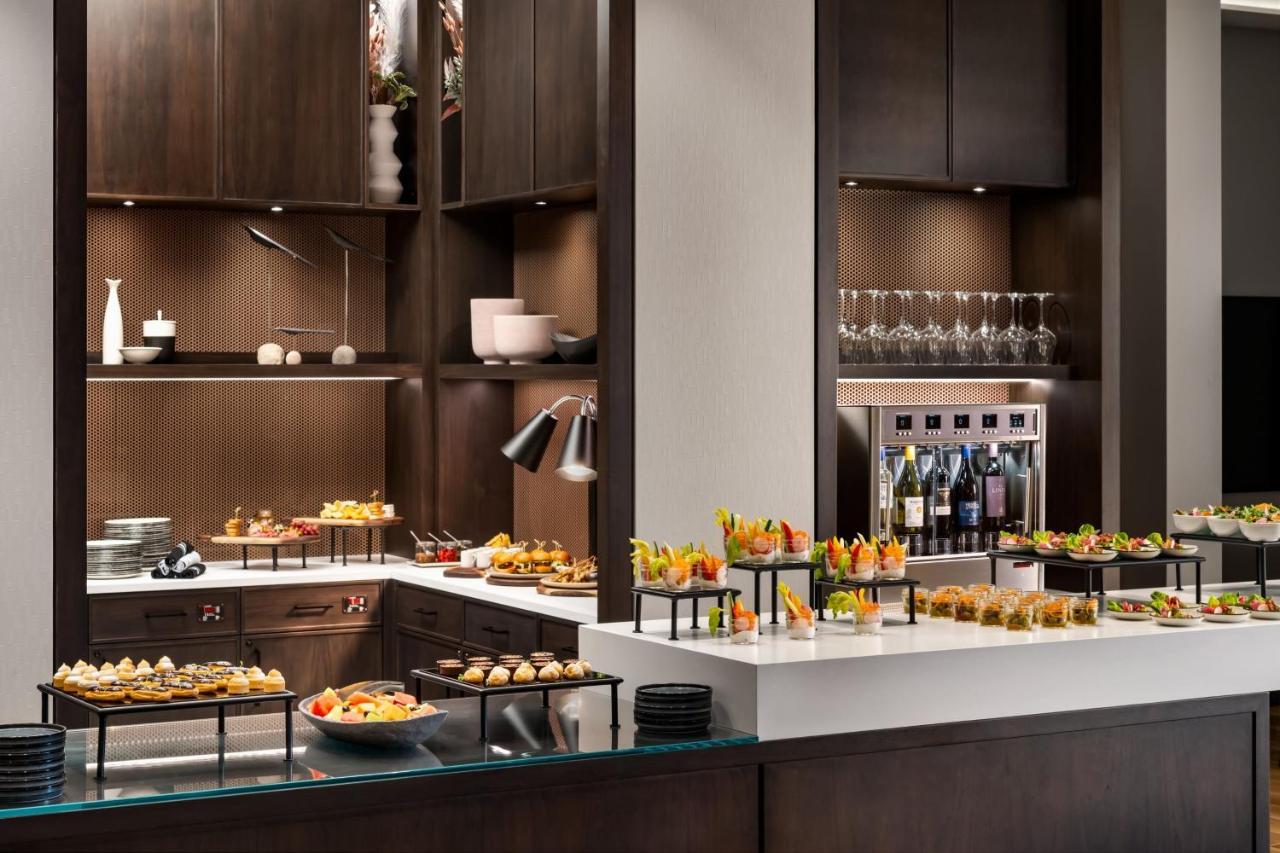 Sheraton Gateway In Toronto International Airport Hotel