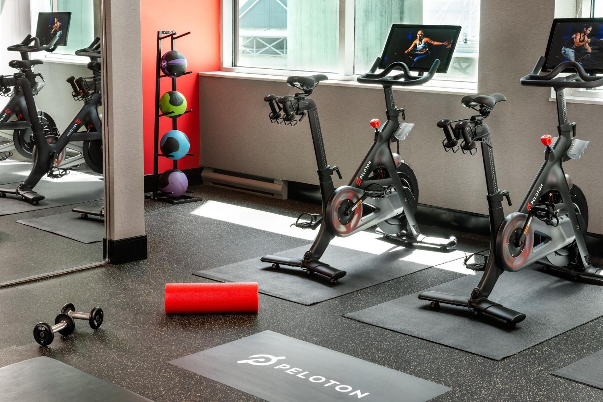 Hotel Sheraton Gateway In Toronto International Airport 4*