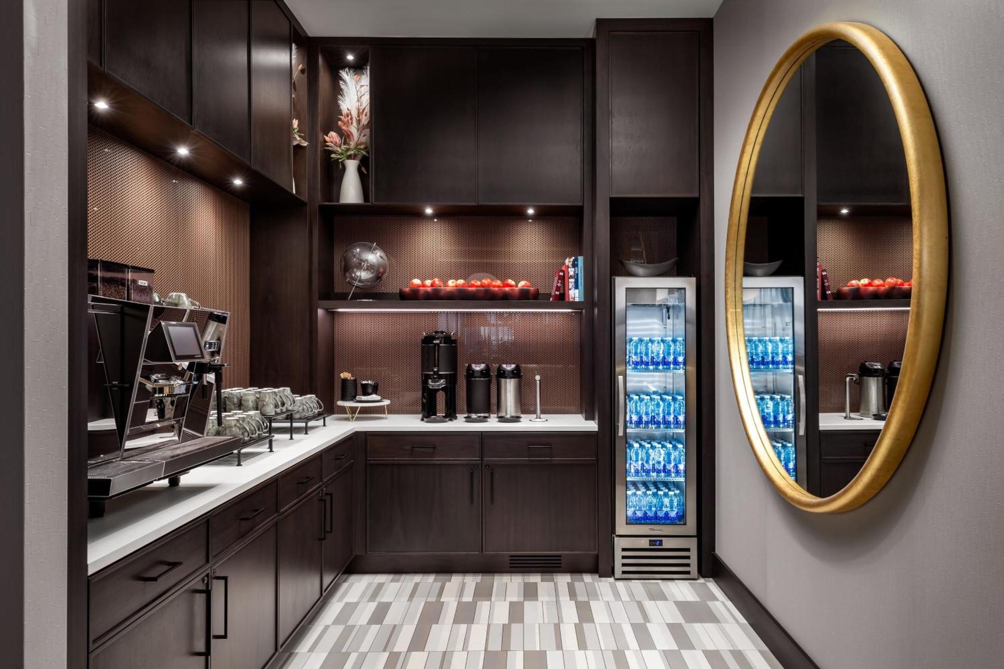 Hotel Sheraton Gateway In Toronto International Airport 4*