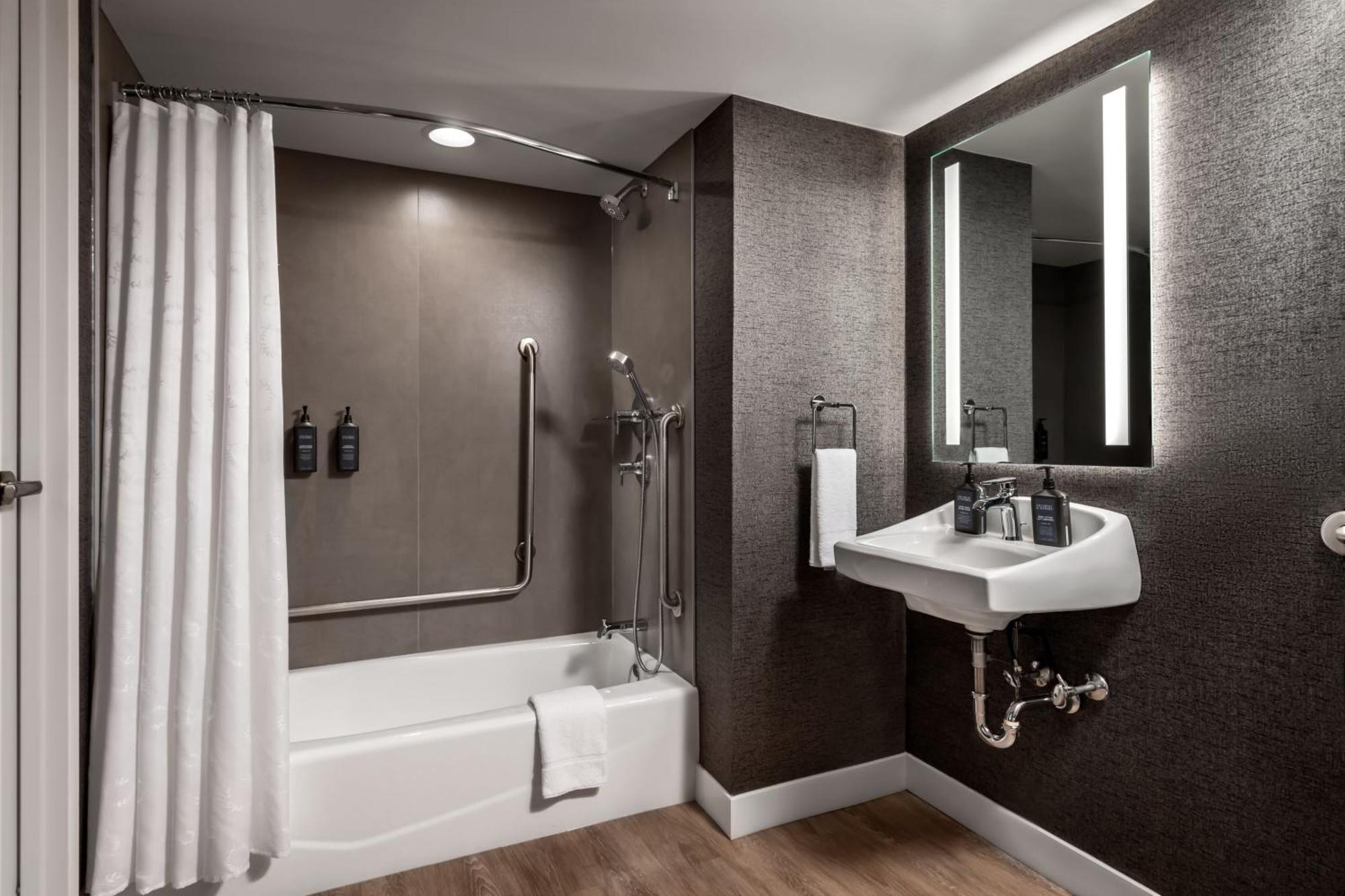 Hotel Sheraton Gateway In Toronto International Airport Mississauga