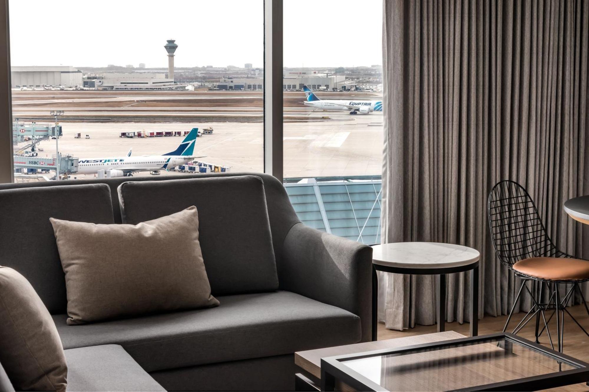 Sheraton Gateway In Toronto International Airport 4* Mississauga