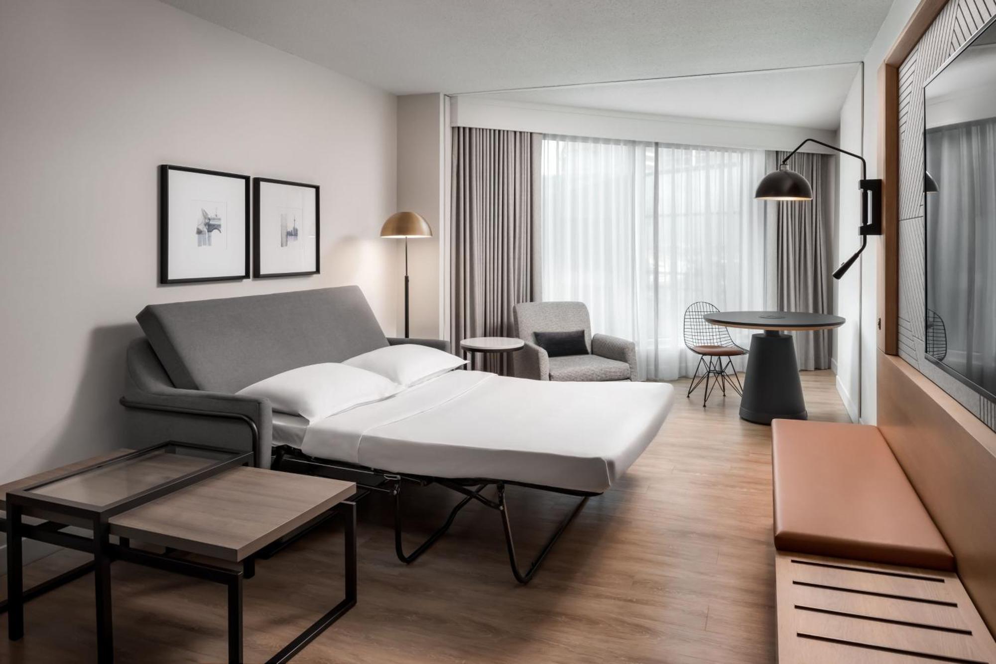 Sheraton Gateway In Toronto International Airport 4*