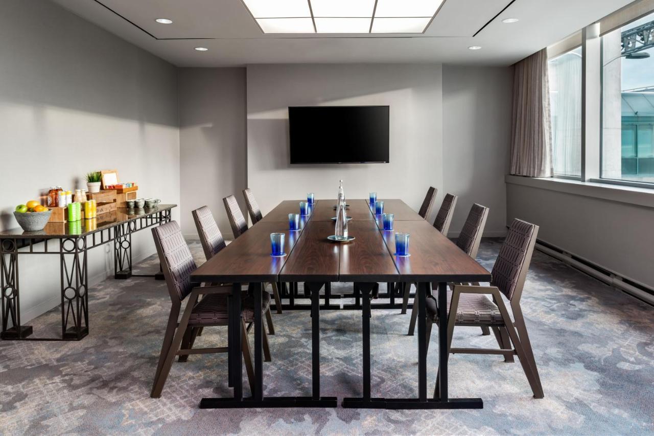 Hotel Sheraton Gateway In Toronto International Airport 4*